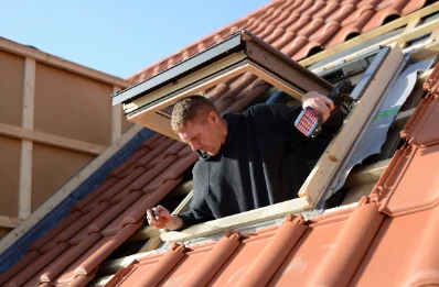 Pose de fenêtres de toit Velux à Huisserie